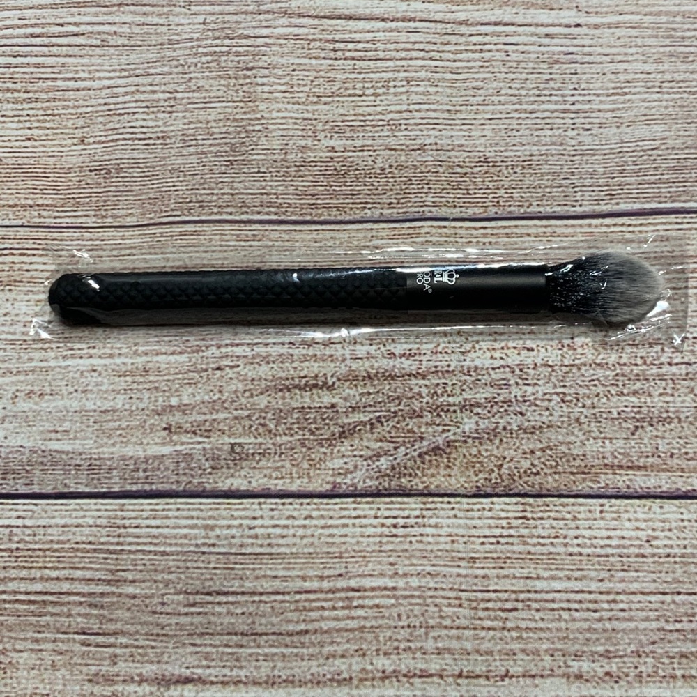 5 for $25 item 🌺 Moda Accentuate BMX Face Brush